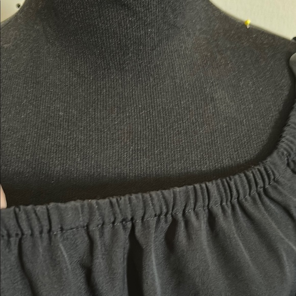 Elegant Black Ruffle Dress - Picture 3 of 8